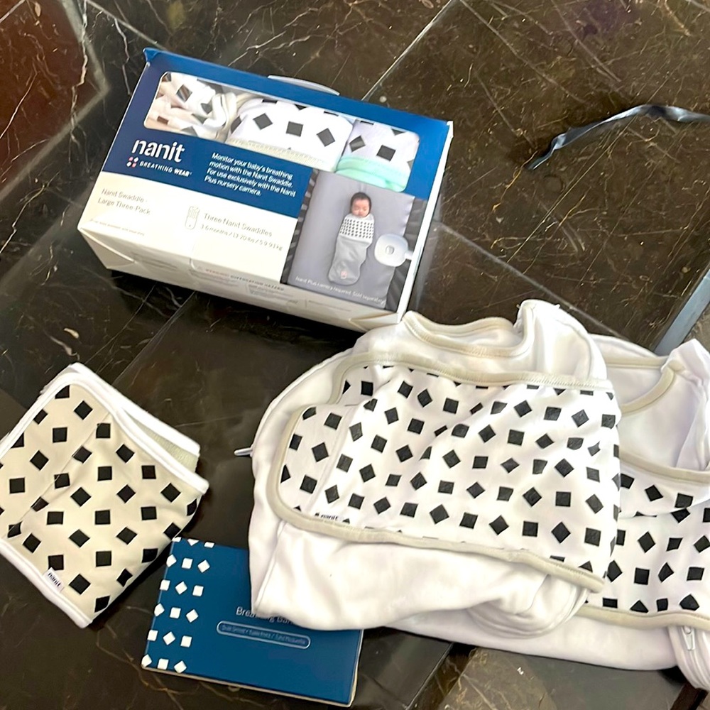 5 Nanit Swaddles and 1 breathing band